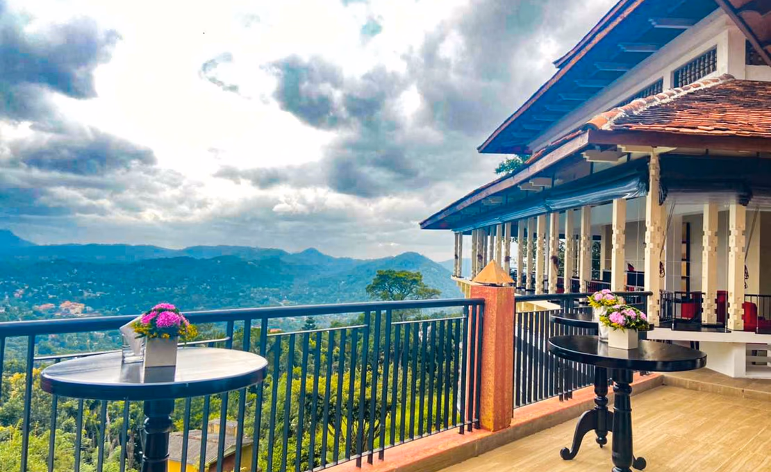 A stunning view of the Kandy mountain range from Amaya Hills, one of the best luxury hotels in Kandy